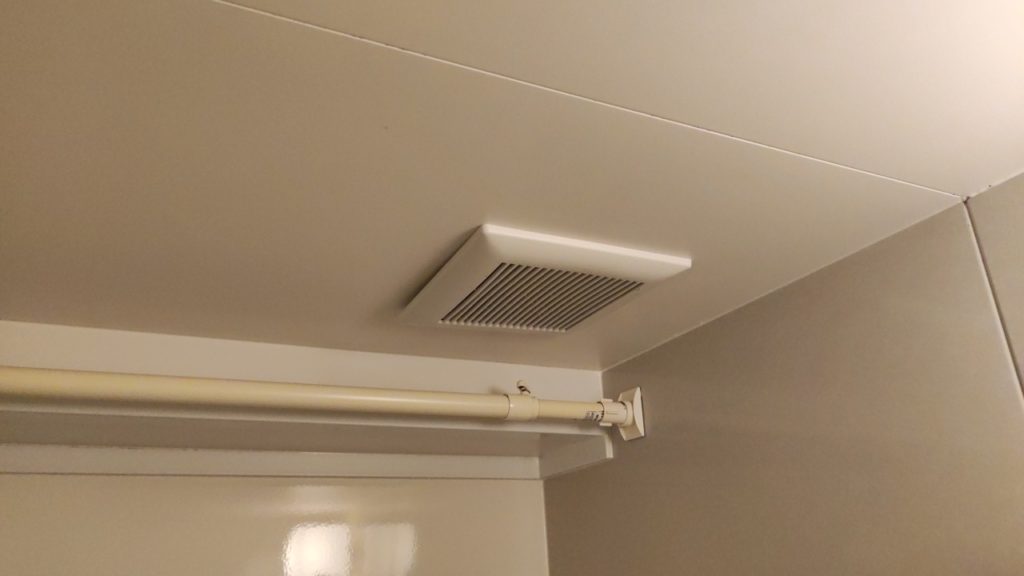 浴室換気扇　作業前